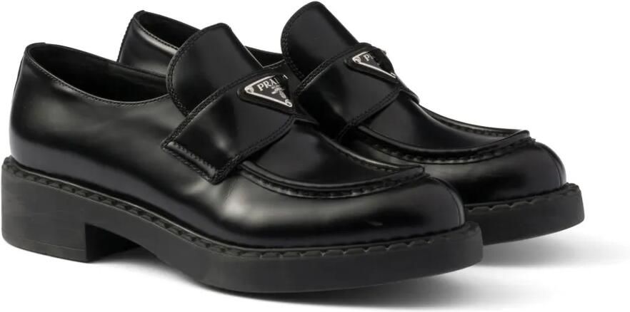 Prada Loafers met logoplakkaat Zwart