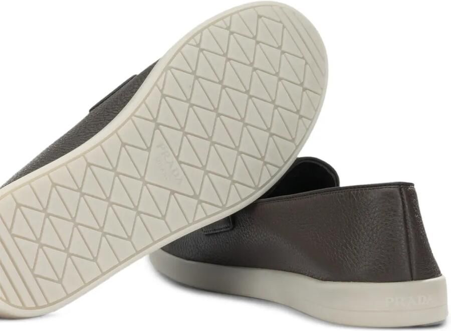 Prada Loafers van bewerkt leer met logo-plakkaat Bruin - Foto 2