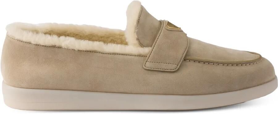 Prada Loafers van suède en lamswol Beige