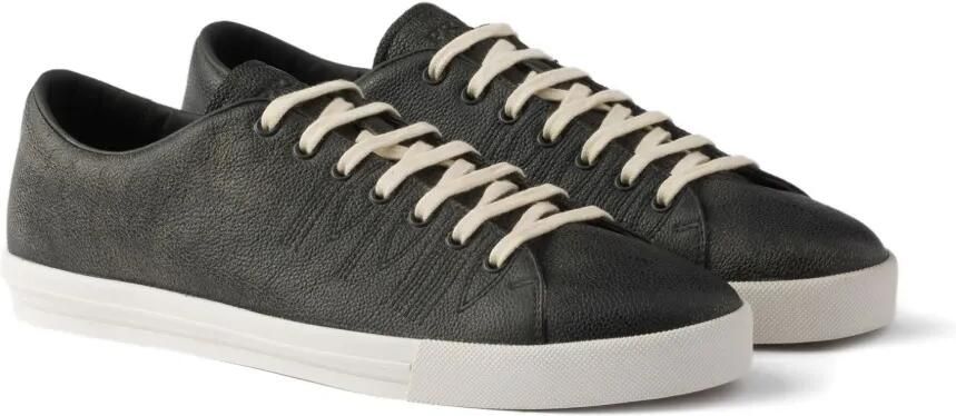 Prada Low-top sneakers met verouderd effect Zwart - Foto 4