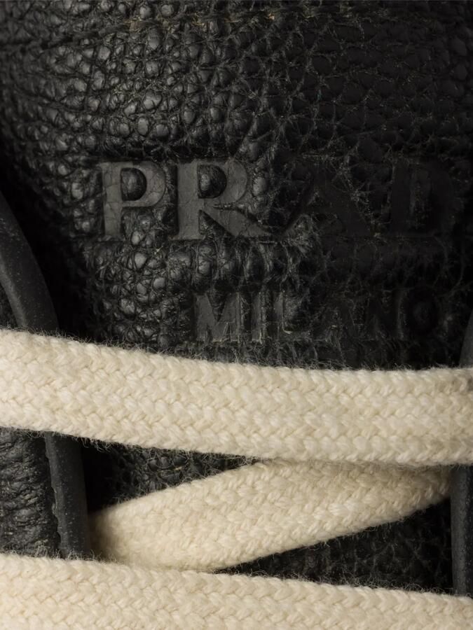 Prada Low-top sneakers met verouderd effect Zwart - Foto 3