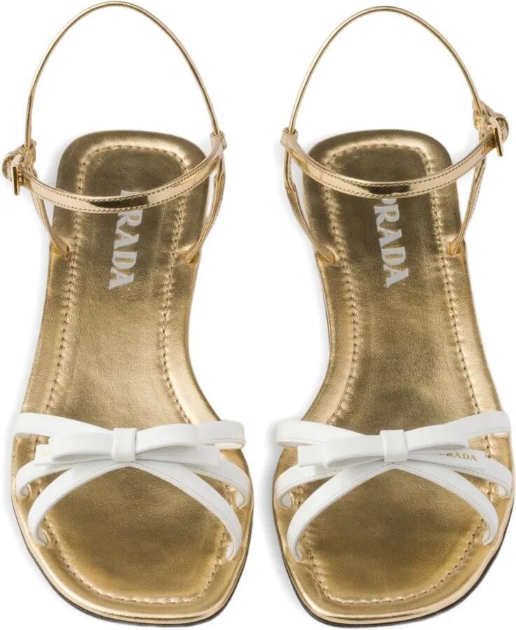 Prada Metallic leren en gelakte sandalen Goud - Foto 3