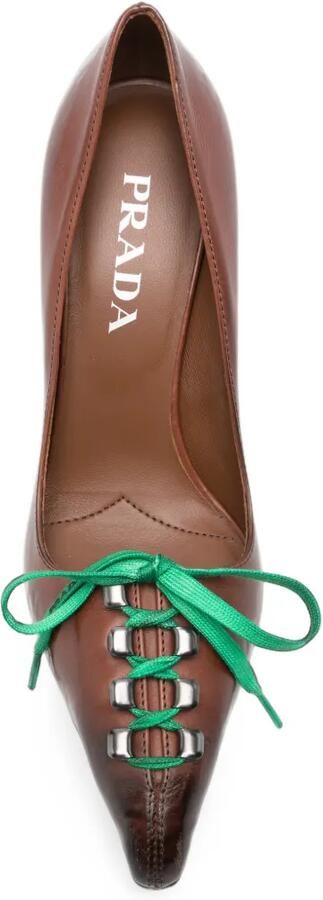 Prada Pumps met antieke uitstraling veters en puntige neus Bruin - Foto 4