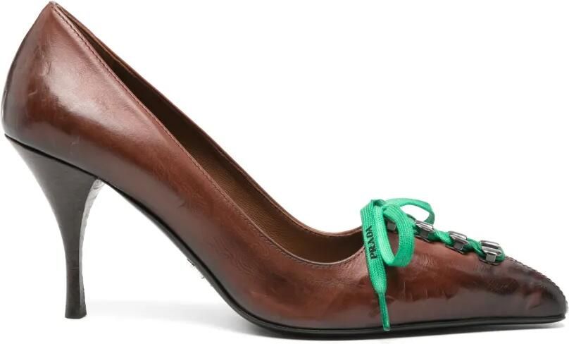 Prada Pumps met antieke uitstraling veters en puntige neus Bruin - Foto 3