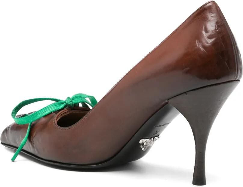 Prada Pumps met antieke uitstraling veters en puntige neus Bruin - Foto 2