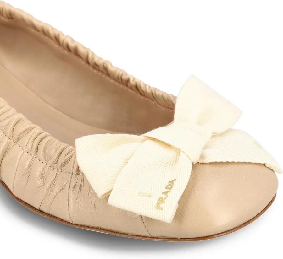 Prada Pumps verfraaid met strik en ruches Beige - Foto 2