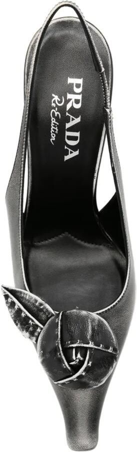 Prada Re-Edition pumps met bloemen-applicatie Grijs - Foto 4