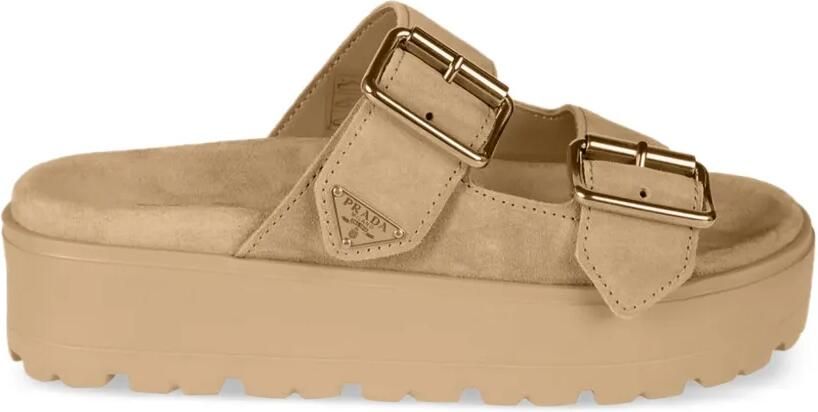 Prada Sandalen met gesp en plateauzool Beige