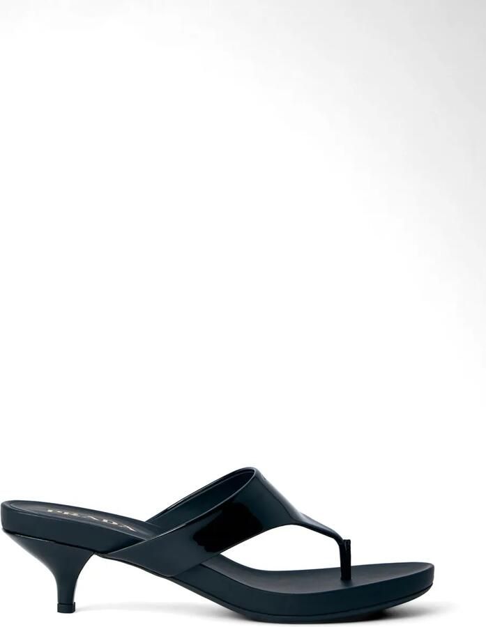 Prada Sandalen met open neus en T-bandje Zwart