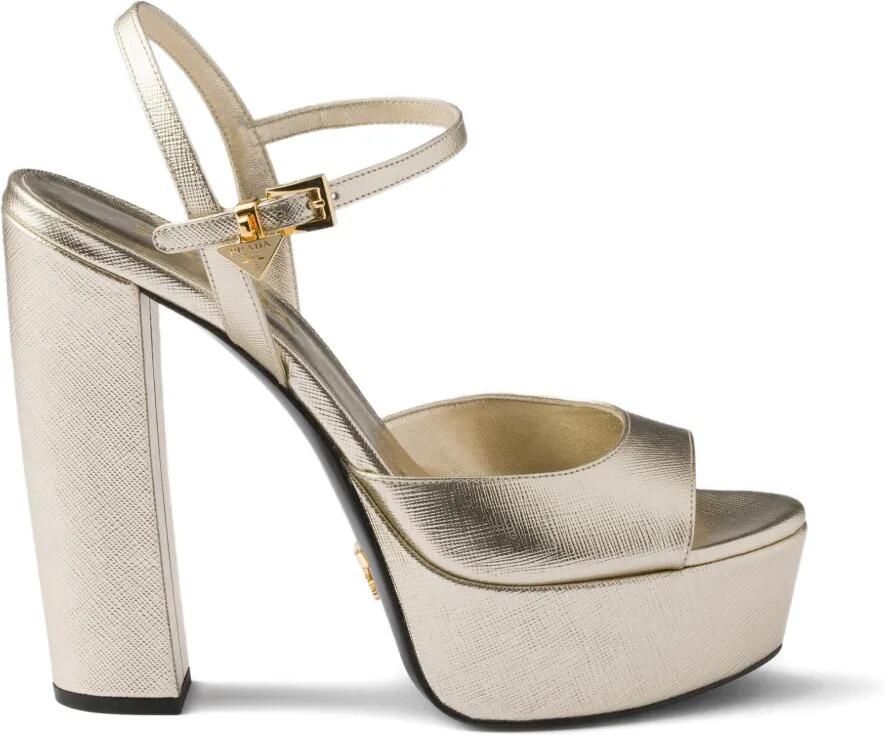 Prada Sandalen met plateauzool Goud
