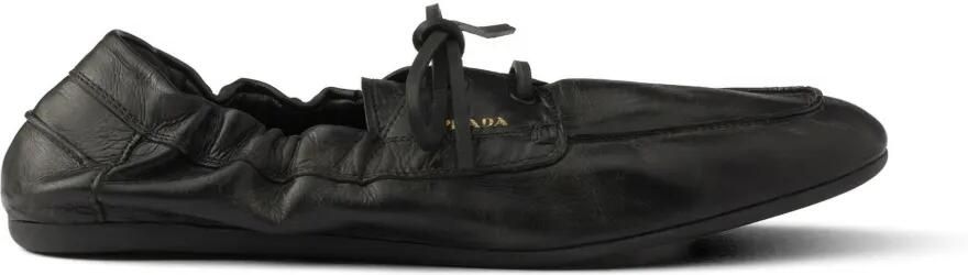 Prada Shuffle antieke leren bootschoenen Zwart