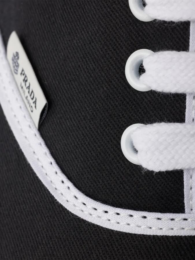 Prada Sneakers met contrasterende afwerking Zwart