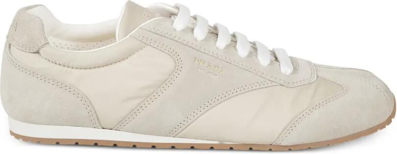 Prada Sneakers met logo Beige
