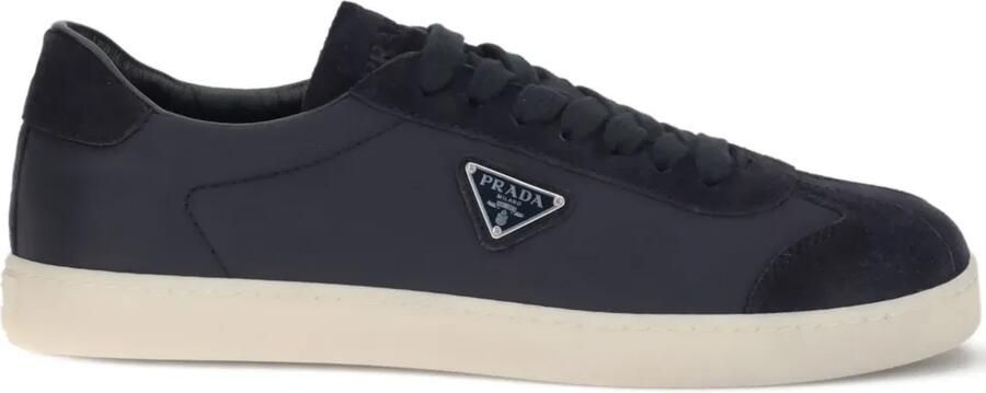 Prada Sneakers met triangel logo Blauw