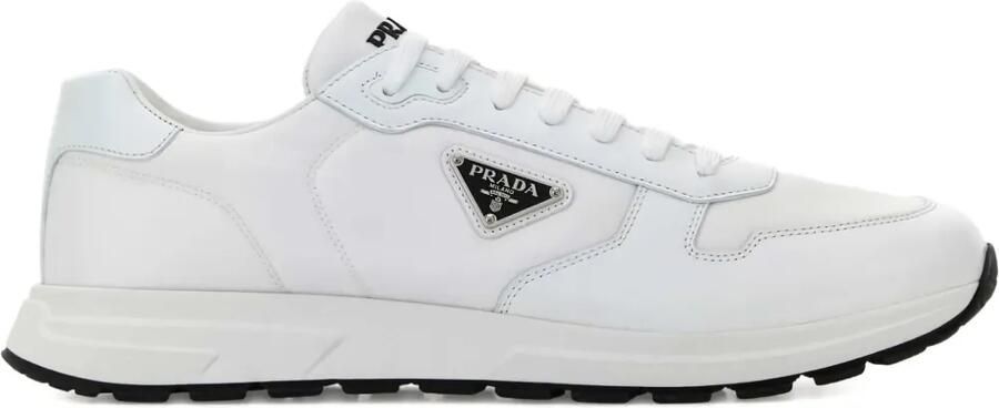 Prada Sneakers met triangel logo Wit