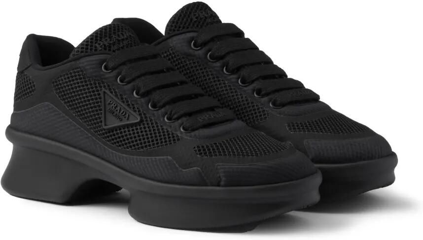 Prada Sneakers met triangel logo Zwart