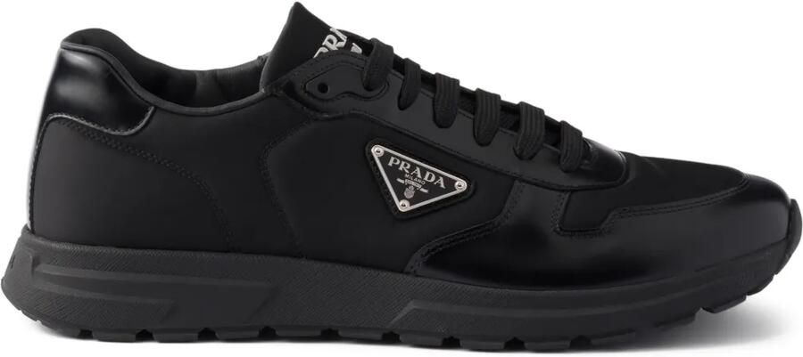 Prada Sneakers met triangel logo Zwart