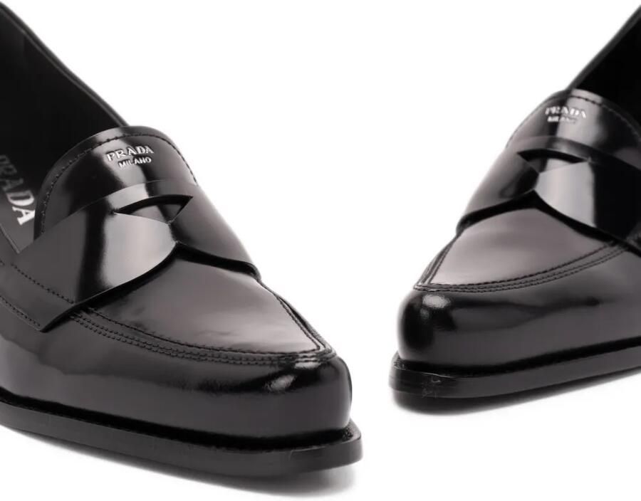 Prada Sneakers van geborsteld leer Zwart