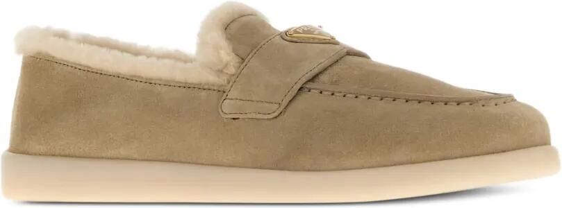 Prada Suède loafers met lammy afwerking Beige
