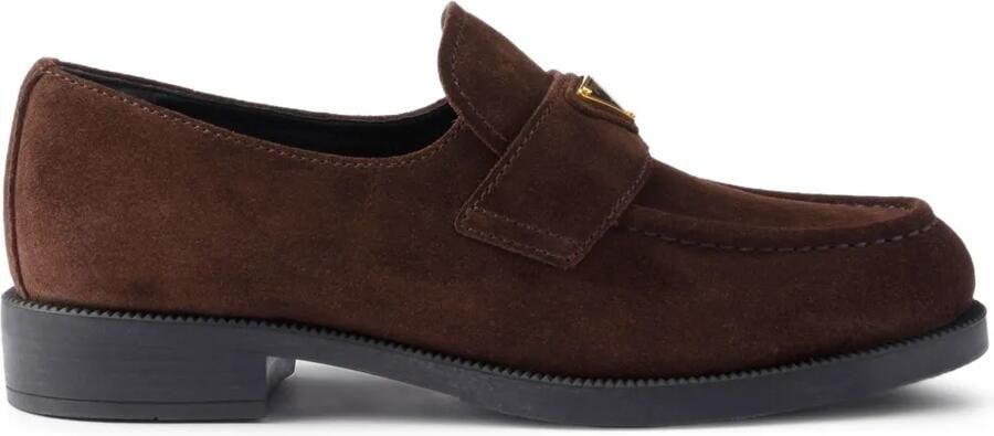 Prada Suède loafers met logo Bruin