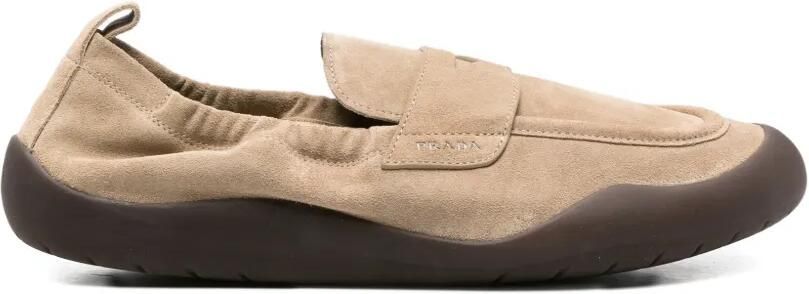 Prada Suède loafers met logodetail Beige