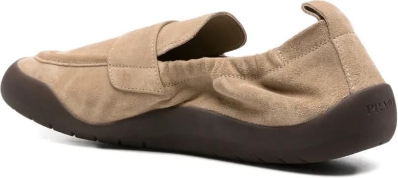 Prada Suède loafers met logodetail Beige - Foto 4