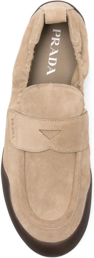 Prada Suède loafers met logodetail Beige - Foto 3