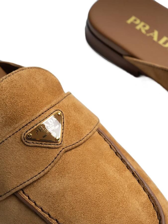 Prada Suède muiltjes met logoplakkaat Beige - Foto 3