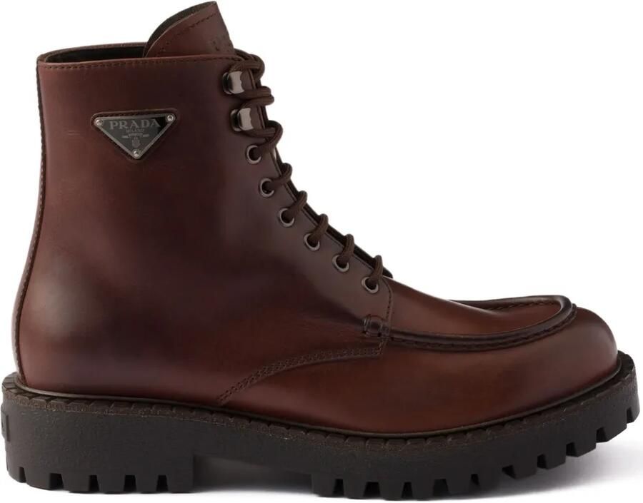 Prada Veterlaarzen met chunky zool Bruin