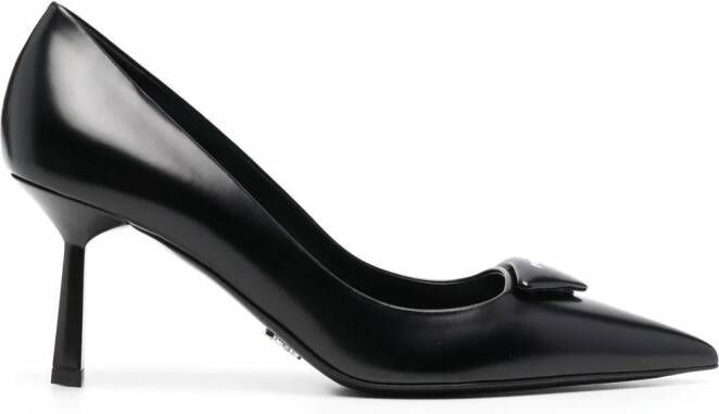 Prada Pumps met puntige neus Zwart