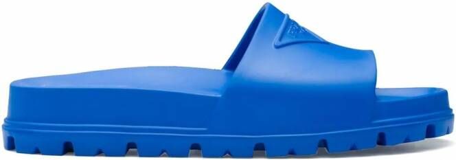 Prada Slippers met logo-reliëf Blauw