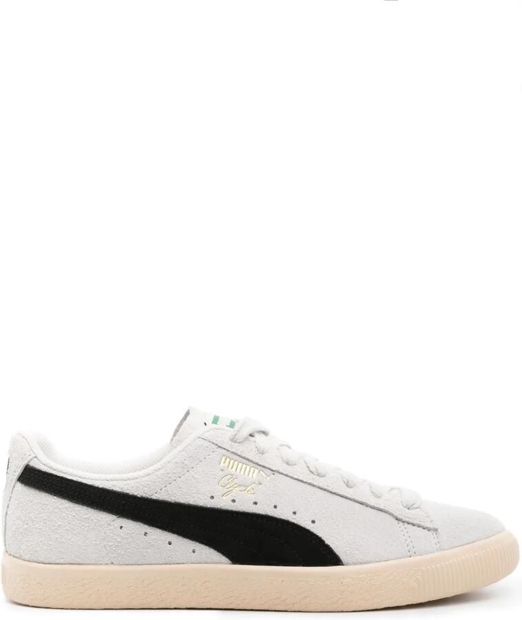 PUMA Clyde sneakers met logo reliëf Wit