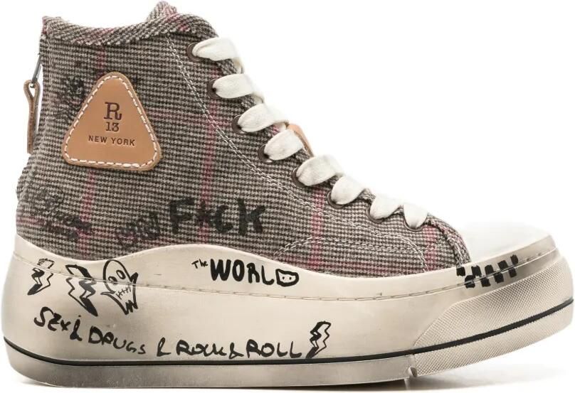 R13 Geruite sneakers met graffiti-print Bruin