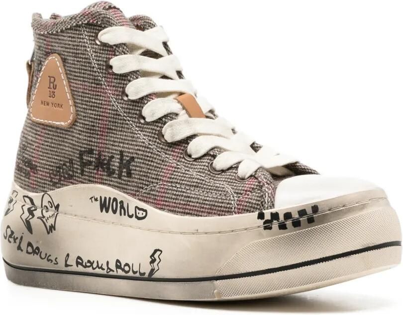 R13 Geruite sneakers met graffiti-print Bruin - Foto 3