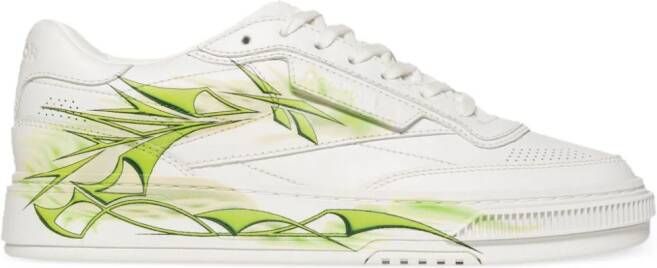 Reebok LTD Club C sneakers met logoprint Beige