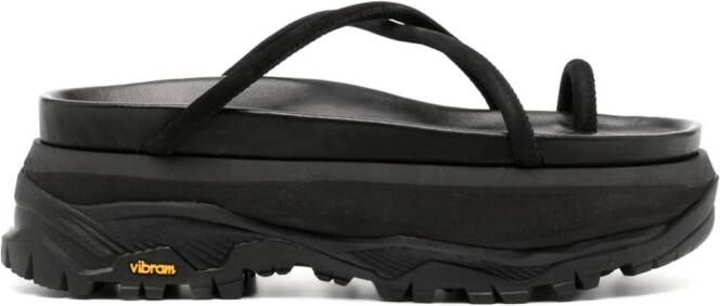 Sacai Suède sandalen met gekruiste bandjes Zwart