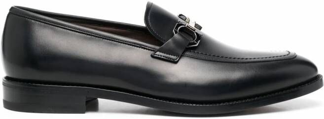 Ferragamo Gancini loafers met gesp Zwart