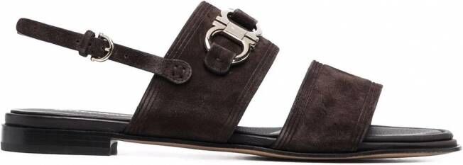 Ferragamo Gancini sandalen met plakkaat Bruin