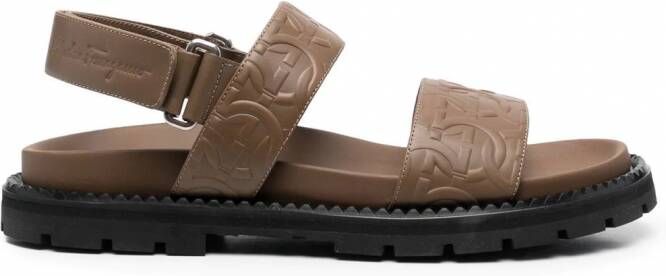 Ferragamo Gancini sandalen met reliëf Bruin