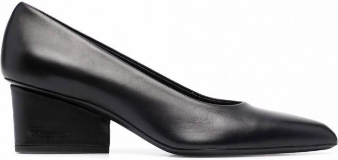 Ferragamo Pumps met ronde neus Zwart
