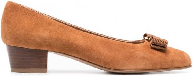 Ferragamo Pumps met strikdetail Bruin