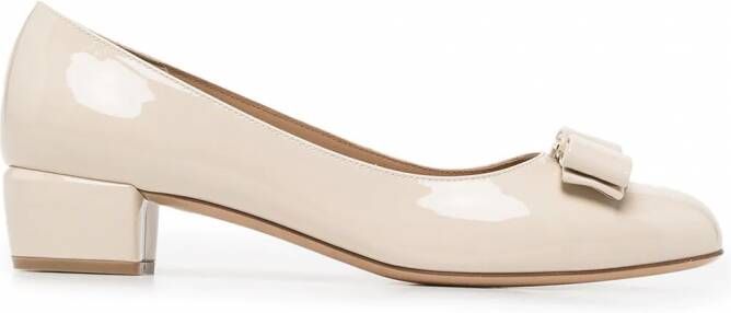 Ferragamo Vara 1 pumps met strik Beige