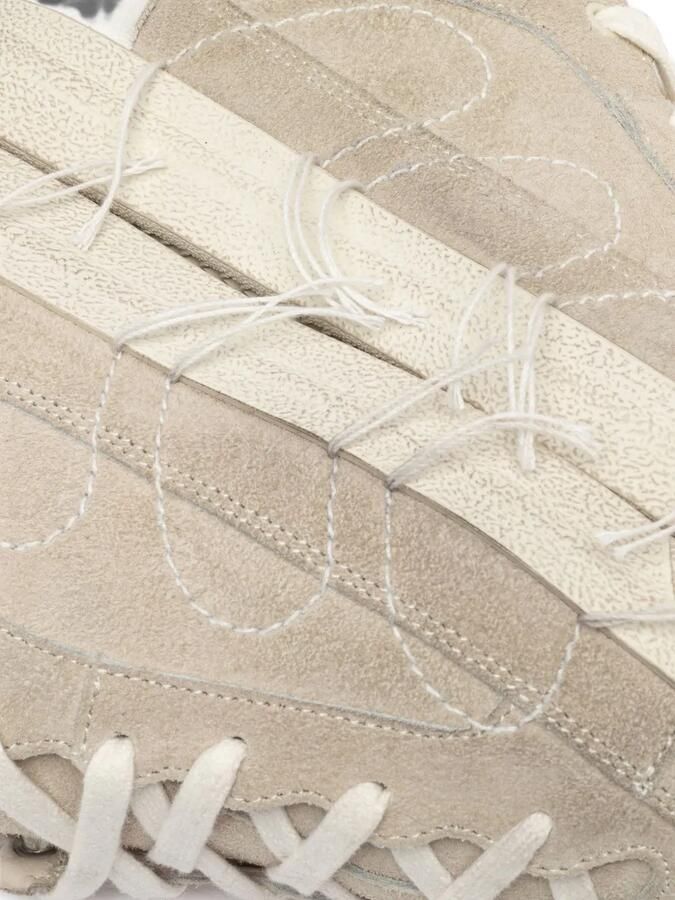 SANTHA Love Cut suède sneakers met contrasterende stiksels Beige - Foto 2