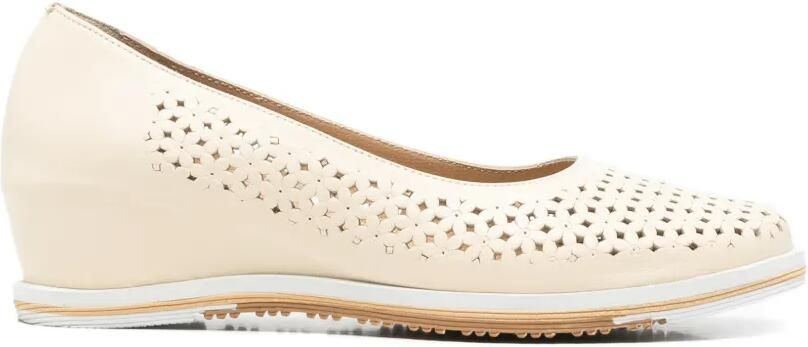 SERGIO MORETTI FIRENZE Pumps met sleehak en geperforeerde details Beige