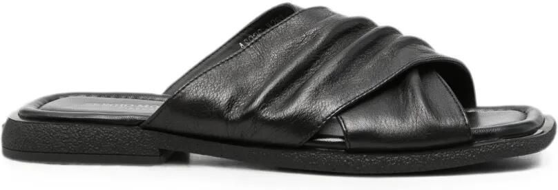SERGIO MORETTI FIRENZE Sandalen met gekruiste bandjes en ruches Zwart