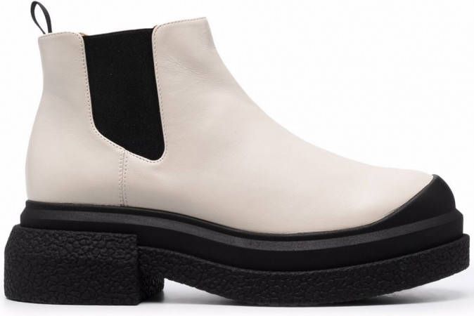 Stuart Weitzman Chunky enkellaarzen Beige