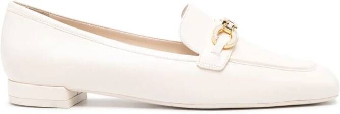 Stuart Weitzman Leren loafers met logoplakkaat Beige