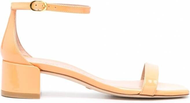 Stuart Weitzman Nudist Curve lakleren sandalen Oranje