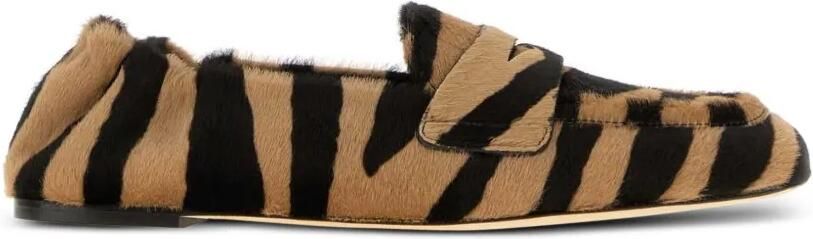 Stuart Weitzman Bryant loafers met dierenprint Beige