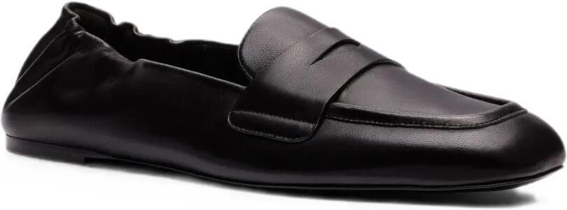 Stuart Weitzman Bryant loafers met ruches Zwart